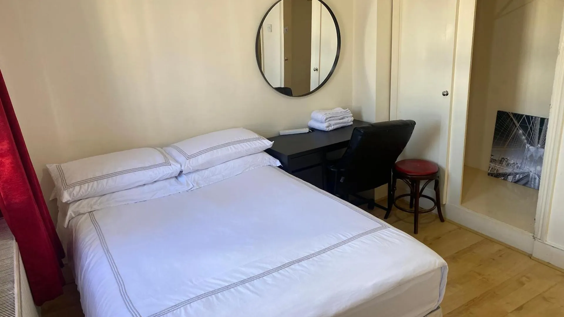 Cozy Private Room Near Cambridge Heath Station London Homestay
