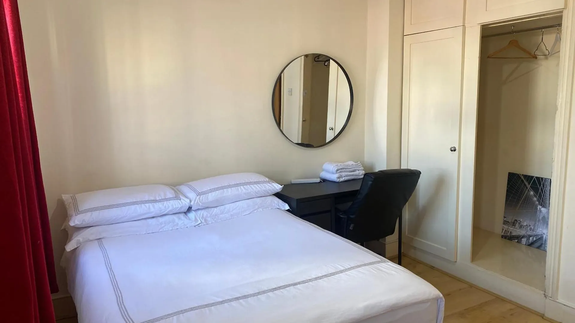 Cozy Private Room Near Cambridge Heath Station London