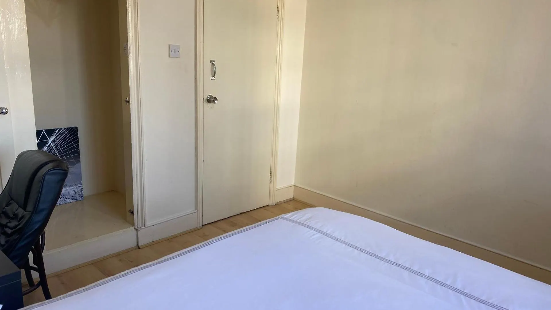 Cozy Private Room Near Cambridge Heath Station London